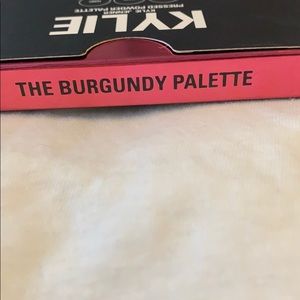 Kylie Cosmetics Makeup - KYLIE the burgundy palette Kylie Cosmetics Makeup - KYLIE the burgundy palette